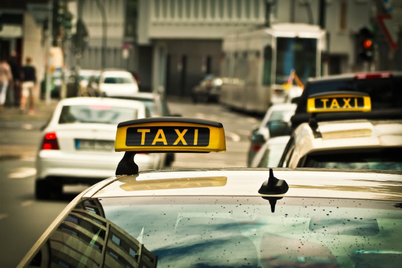 taxis-ST JEANNET-min_road-traffic-car-glass-driving-city-583084-pxhere.com